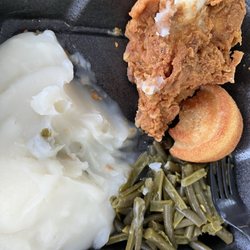 Grits & Gravy - Fried chicken, mashed potatoes and green beans with a cornbread muffin.