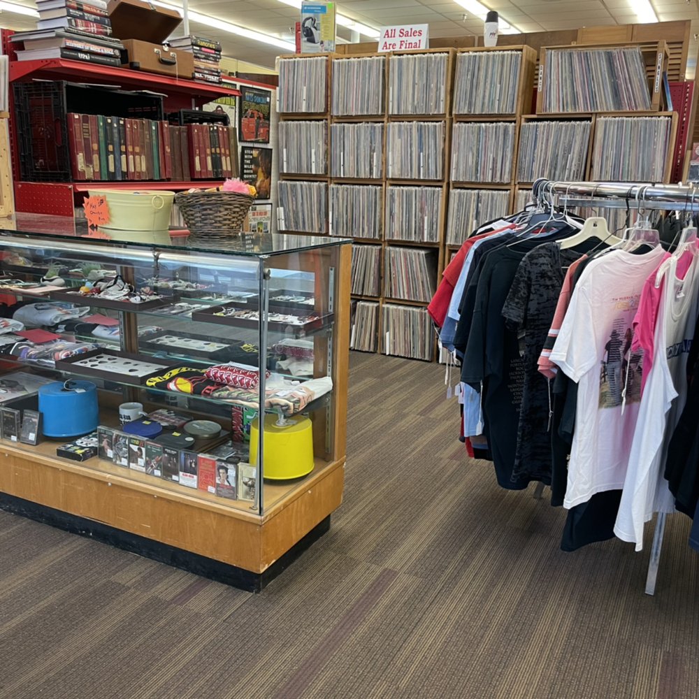 CORONADO ANTIQUES & MORE MULTI VENDOR MALL Updated August 2024 11