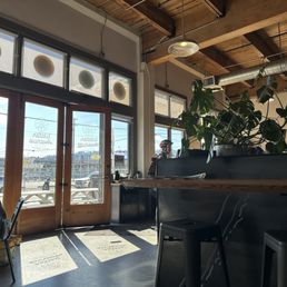 Big windows! Big windows!