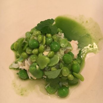 Le Chateaubriand - Fresh peas and broadbeans over crab meat - French Near Me - Paris, 75