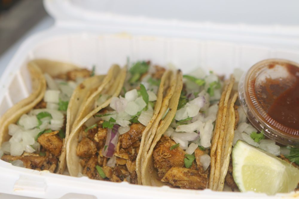 Panchos Tacos Logo
