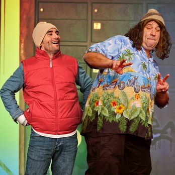 Prime Time Theater - Habib will aus der WG mit Steve (links) ausziehen. Der entspannte Curly soll ihm nachfolgen ... Folge 139, "Mit Herz und Hupe". - Comedy Clubs Near Me - Berlin, BE Prime Time Theater - Habib will aus der WG mit Steve (links) ausziehen. Der entspannte Curly soll ihm nachfolgen ... Folge 139, "Mit Herz und Hupe". - Comedy Clubs Near Me - Berlin, BE