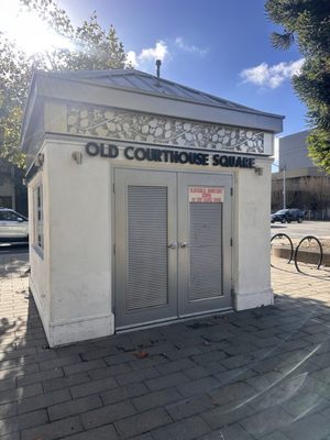 Old Courthouse Square by null