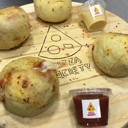 Pizza Society - Acompañamiento Pokeballs - food, bagel, bagels - Pizzería Near Me - Santiago, RM