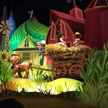 It's a Small World - Cause hay rides still happen - Amusement Parks Near Me - Chessy, 77