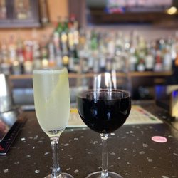 Sidebar Columbus - Gin drink and red wine