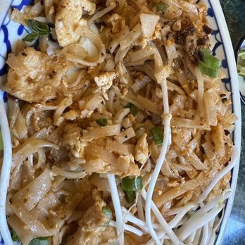 Phuket Thai Cafe - Pad Thai chicken - Thai Near Me - Mount Shasta, California