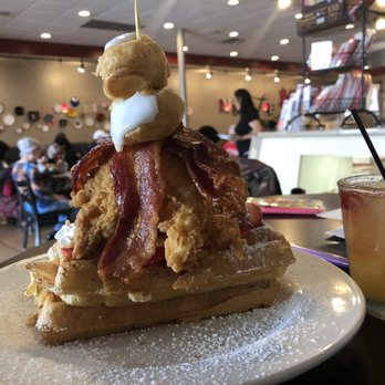 Maple Leaf Diner - Chicken and waffles! - American Near Me - Dallas, Texas