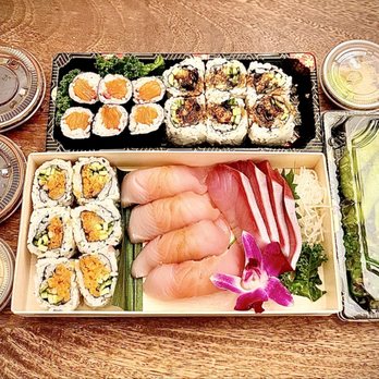 Cafe Ile - Île Yellowtail Combo ($34), Salmon Roll ($5), Unagi Roll ($8) - Sushi Bars Near Me - McLean, Virginia Cafe Ile - Île Yellowtail Combo ($34), Salmon Roll ($5), Unagi Roll ($8) - Sushi Bars Near Me - McLean, Virginia