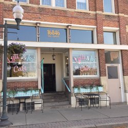 Lylli & Ivi Cakes & Sweet Treat Cafe