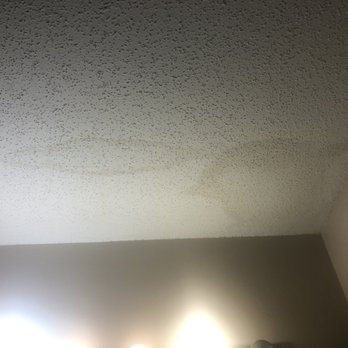 Baymont by Wyndham Tullahoma - Water stains on ceiling - Hotels Near Me - Tullahoma, Tennessee