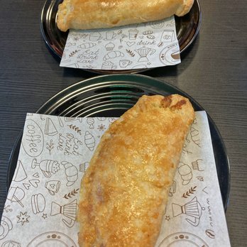 Portovelo Cafe - Specialty baked empanadas - Veggies Empanada & Spinach and Feta Empanada - Cafes Near Me - Toronto, Ontario Portovelo Cafe - Specialty baked empanadas - Veggies Empanada & Spinach and Feta Empanada - Cafes Near Me - Toronto, Ontario