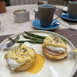 El Jardin Cafe - Huevos benedictinos