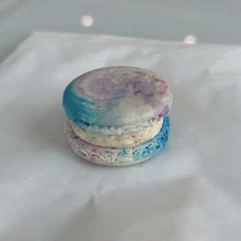 Decadent Macaron - Fruity pebbles macaron (if I'm remembering correctly) - Macarons Near Me - Gilbert, Arizona Decadent Macaron - Fruity pebbles macaron (if I'm remembering correctly) - Macarons Near Me - Gilbert, Arizona