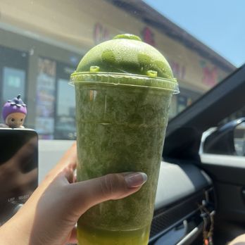 Lillys Juice Bar - jugo verde - Juice Bars & Smoothies Near Me - Cudahy, California