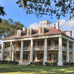 Red Stick Adventures - Grand plantations on our Plantation Tours!