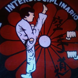 Karate Interdisciplinario Mexicano - El Logotipo pintado a la entrada