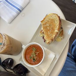 grilled cheese w bacon and tomato soup grilled cheese w bacon and tomato soup