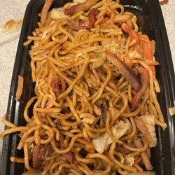 Ming's Kitchen - Pork lomein