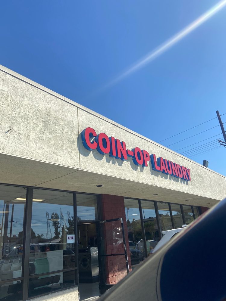LAUNDERING COIN OP LAUNDRY 15 Photos & 26 Reviews 11017 Victory