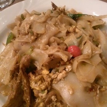 Siam Glastonbury - Drunken noodle with mock duck very nice $9 lunch special with soup - Thai Near Me - Glastonbury, Connecticut Siam Glastonbury - Drunken noodle with mock duck very nice $9 lunch special with soup - Thai Near Me - Glastonbury, Connecticut