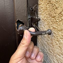Lee's Iron Works - Broken hinge piece