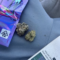Packs Cannabis Dispensary - Two different strains out the same bag. This is not what I paid for!