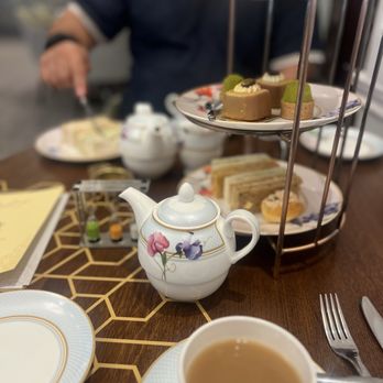 The St. Ermin's Tea Lounge - Tea Rooms Near Me - Westminster, XGL The St. Ermin's Tea Lounge - Tea Rooms Near Me - Westminster, XGL