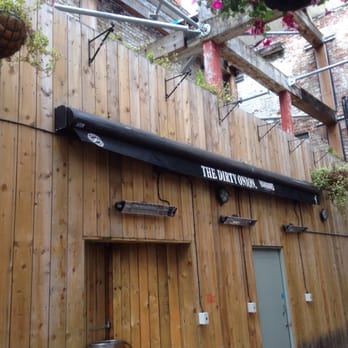 The Dirty Onion - Pubs Near Me - Belfast, BFS