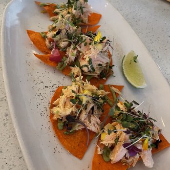 Hugo's Invitados - Salmon nachos - Seafood Near Me - Irving, Texas