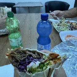 Plieninger Kebap Haus - Kebap! Donner Yufka mit alles. Und die hände von Waldo.