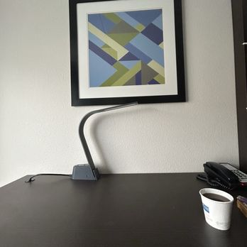 What Desk Lamps are in Holiday Inn Express: Stylish & Functional Choices