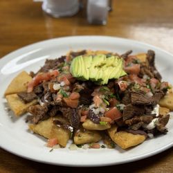 Nachos de carne asada estilo Salvadoreno