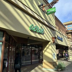 Aerie Outlet - Entrance