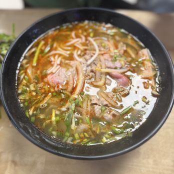 The Fifth District Noodles & Tea - Spicy Lemongrass Beef Noodle Soup - Vietnamese Near Me - Ocoee, Florida The Fifth District Noodles & Tea - Spicy Lemongrass Beef Noodle Soup - Vietnamese Near Me - Ocoee, Florida