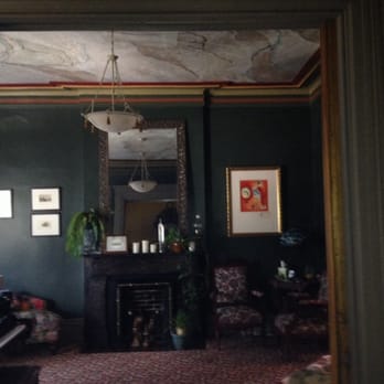 Stone Gables - Living room. - Bed & Breakfast Near Me - Cleveland, Ohio
