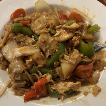 Sai Varee Thai Cuisine - Pad Kee Mow (Drunken Noodle) - Thai Near Me - Folsom, California Sai Varee Thai Cuisine - Pad Kee Mow (Drunken Noodle) - Thai Near Me - Folsom, California