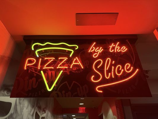 Pin-Up Pizza by null