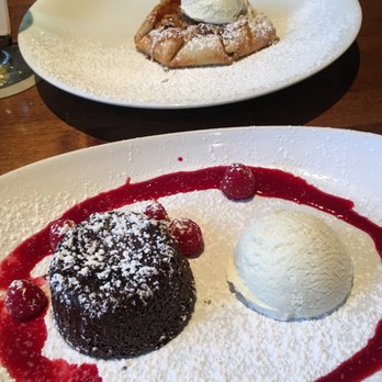 JOEY Burnaby - Apple pie and molten chocolate cake - Canadian (New) Near Me - Burnaby, British Columbia