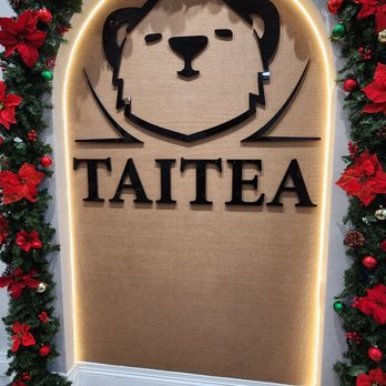 Tai Tea x The V Kitchen - Holiday decor! - Vietnamese Near Me - Anaheim, California
