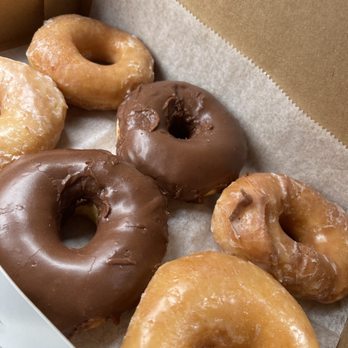 Donut King - Glazed and chocolate donuts - Donuts Near Me - North Kansas City, Missouri Donut King - Glazed and chocolate donuts - Donuts Near Me - North Kansas City, Missouri