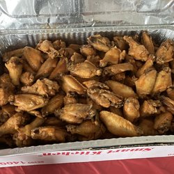 Hometown Pizza - Wing tray