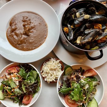 Zurich - Stoofvlees (Flemish beef stew) and mussels in red curry - Breakfast & Brunch Near Me - Antwerp, VAN