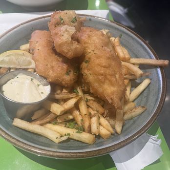 Dave & Buster's Long Beach - Fish and Chips ( excellent) - American Near Me - Long Beach, California