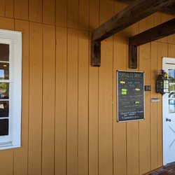 Mango's Homemade Ice Cream - Entrance