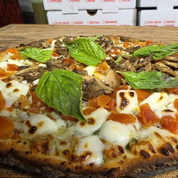 Doughlato - Gluten free pizza with fresh veggies - Food Trucks Near Me - Lewisville, Texas Doughlato - Gluten free pizza with fresh veggies - Food Trucks Near Me - Lewisville, Texas