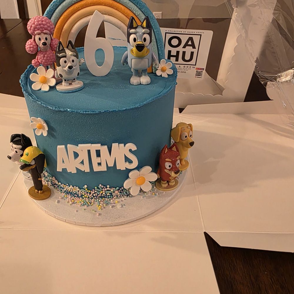 Oahu Bakes & Brew - Bluey themed cake - Custom Cakes Near Me - Kapolei, Hawaii Oahu Bakes & Brew - Bluey themed cake - Custom Cakes Near Me - Kapolei, Hawaii