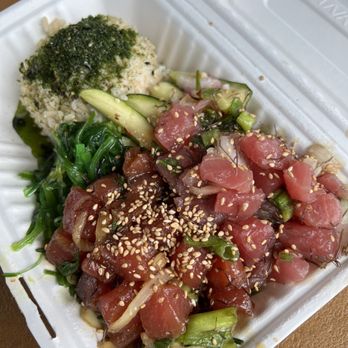 Jus' Poke - Regular bowl with original poke, shoyu poke, brown rice, aunty's picked cucumbers, seaweed salad, furikake, sesame seeds - Hawaiian Near Me - Redondo Beach, California