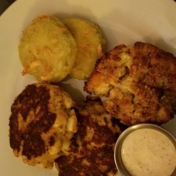 Sundae Cafe - Crab cakes, fried green tomatoes and bluechees bread pudding - Seafood Near Me - Tybee Island, Georgia Sundae Cafe - Crab cakes, fried green tomatoes and bluechees bread pudding - Seafood Near Me - Tybee Island, Georgia
