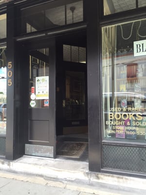 Black Swan Books by null